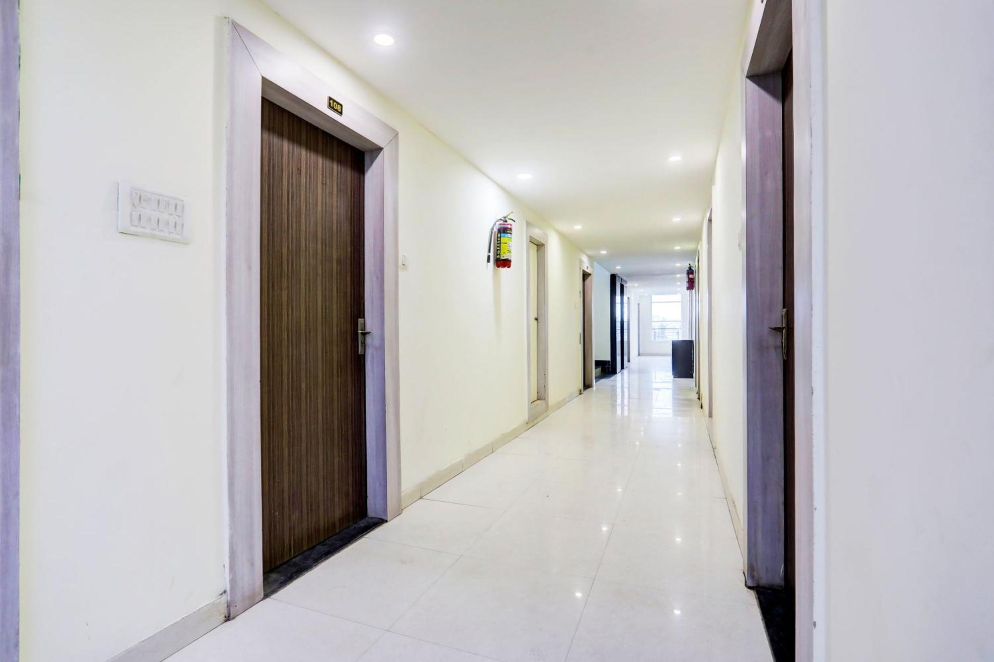 Super Townhouse Hoshangabad Road Near Aashima Mall Samarda Kaliāsot Dış mekan fotoğraf