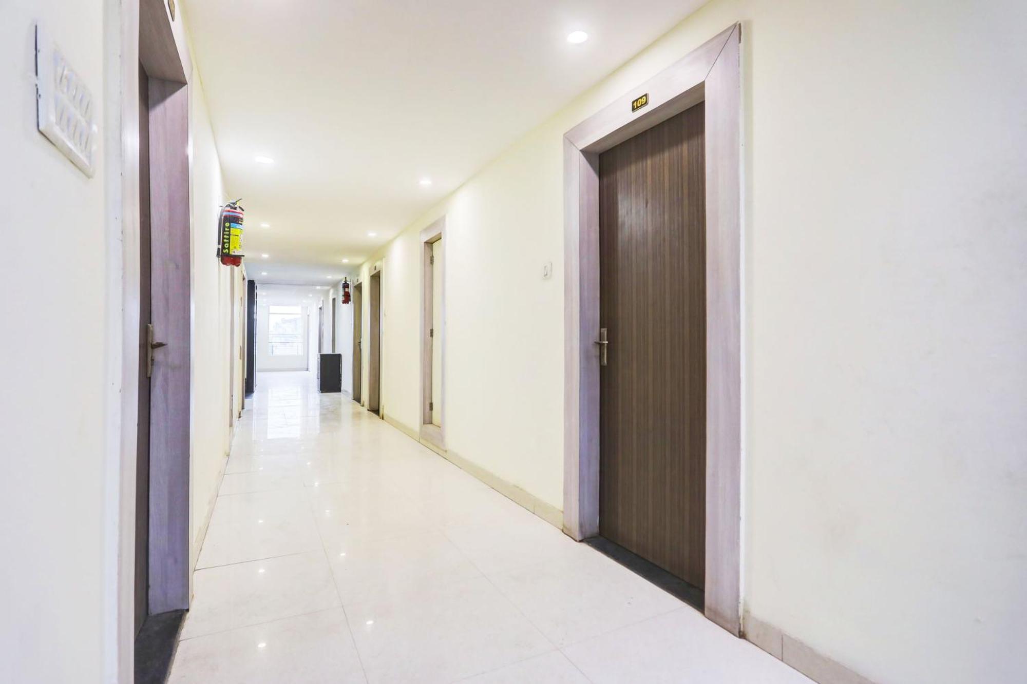 Super Townhouse Hoshangabad Road Near Aashima Mall Samarda Kaliāsot Dış mekan fotoğraf